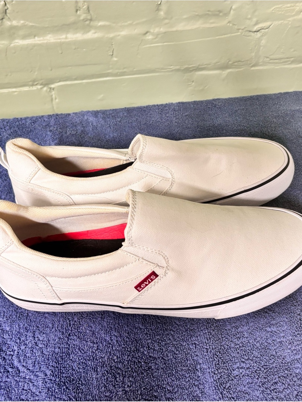 Levi's women’s Slip-On Canvas Shoes in White with Red Tab